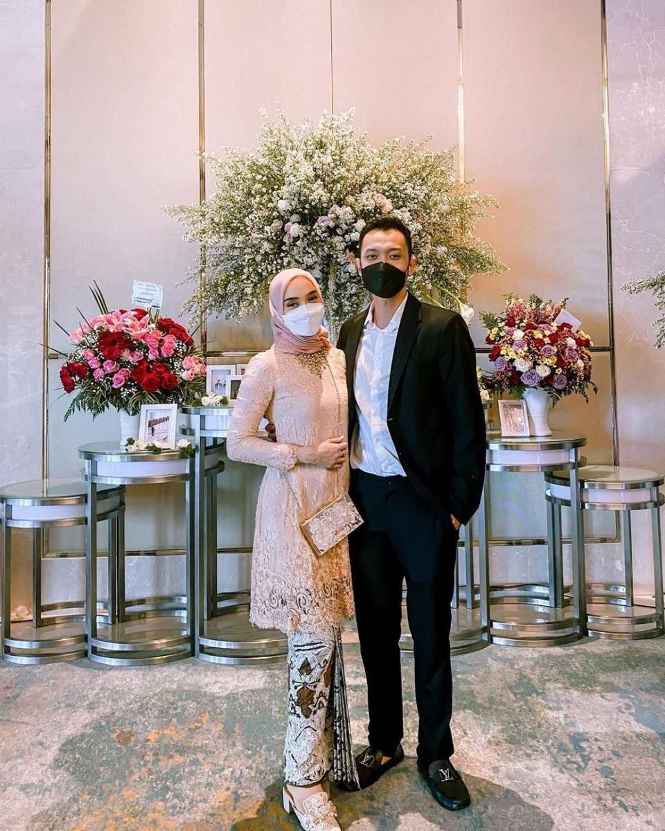 Kebaya berwarna pink. (instagram.com/tiqasya)