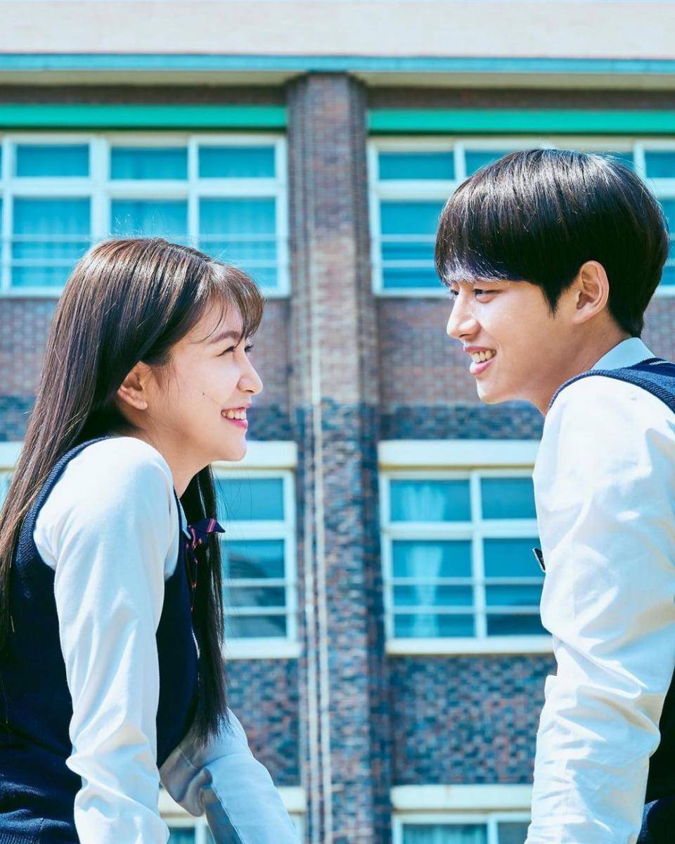 Yeri Red Velvet dan Hongseok Pentagon dalam Blue Birthday (instagram.com/yerimiese)