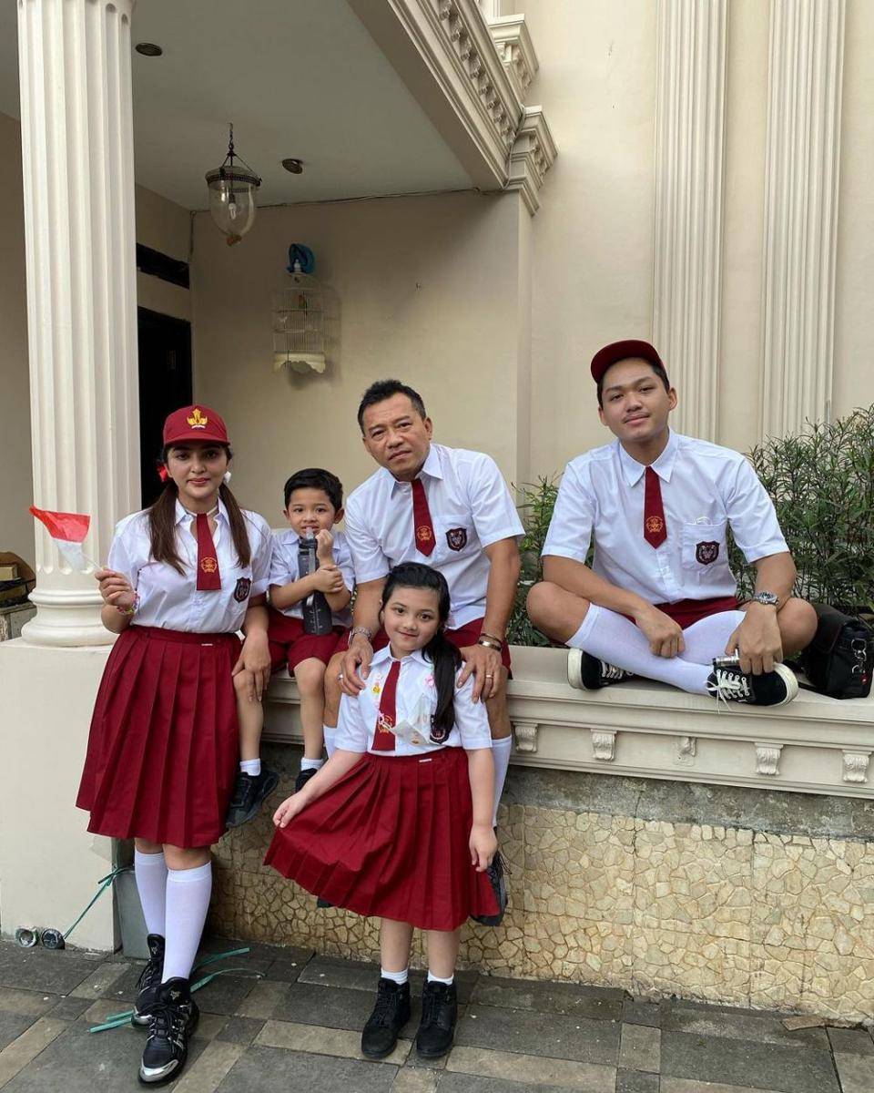 potret keluarga Anang Hermansyah rayakan Hari Kemerdekaan RI Ke-76. (instagram.com/ananghijau)