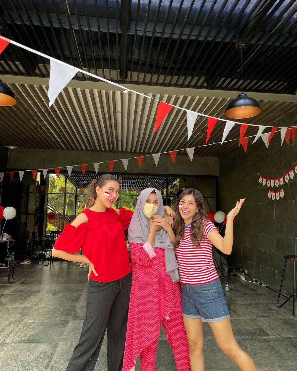 Potret keluarga Amy Qanita rayakan Hari Kemerdekaan RI Ke-76. (instagram.com/amy_r_qanita)