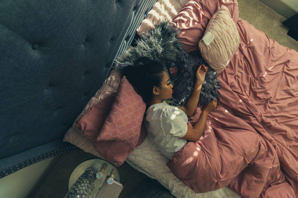 ilustrasi sedang tidur (unsplash.com/Ashley Byrd)