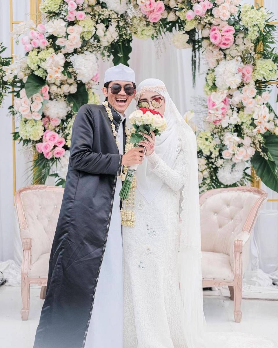 Ustaz Agam dan Aisyah (instagram.com/aisyahvier)