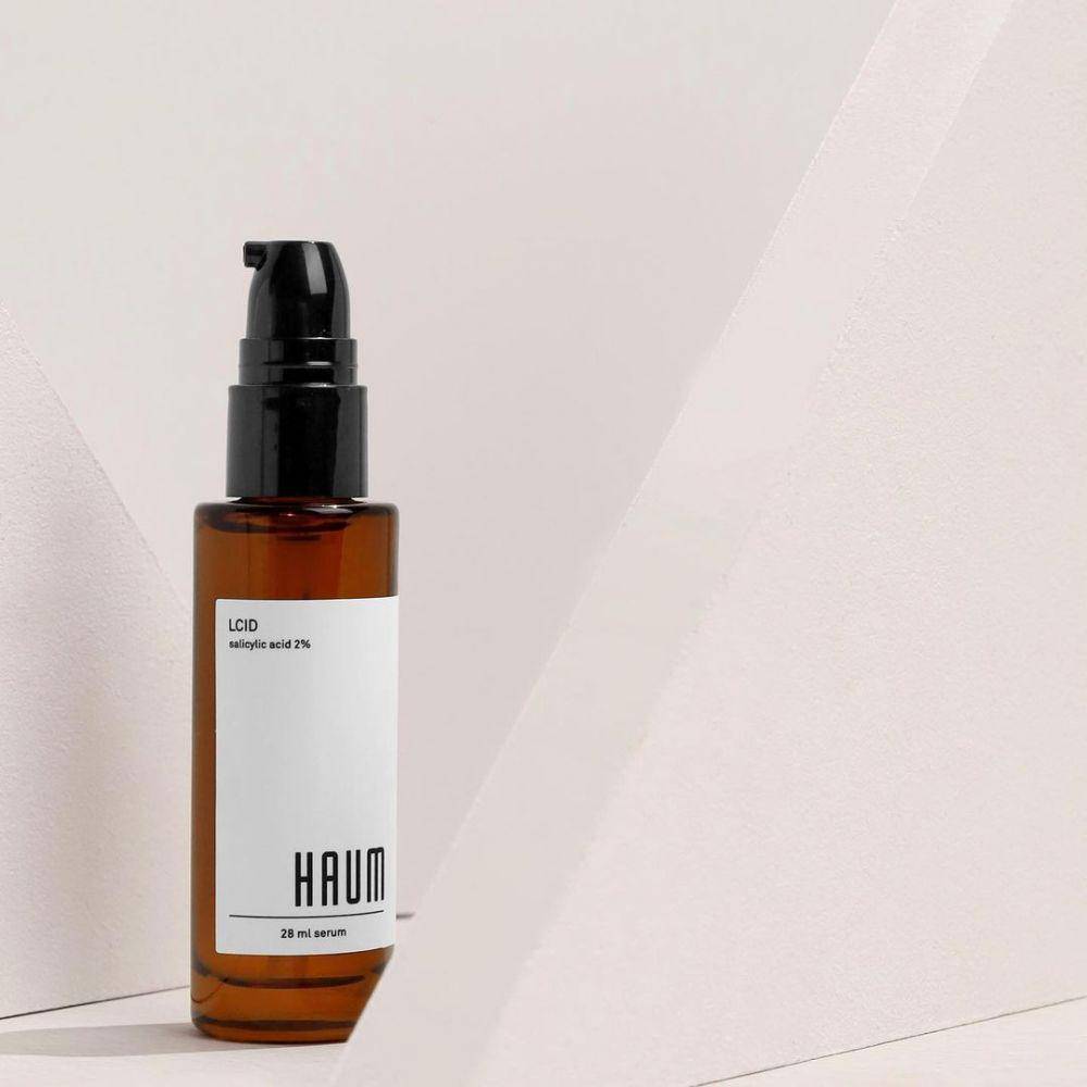 Ilustrasi produk skincare yang mengandung salicylic acid dari Haum (Instagram.com/haumskincare)