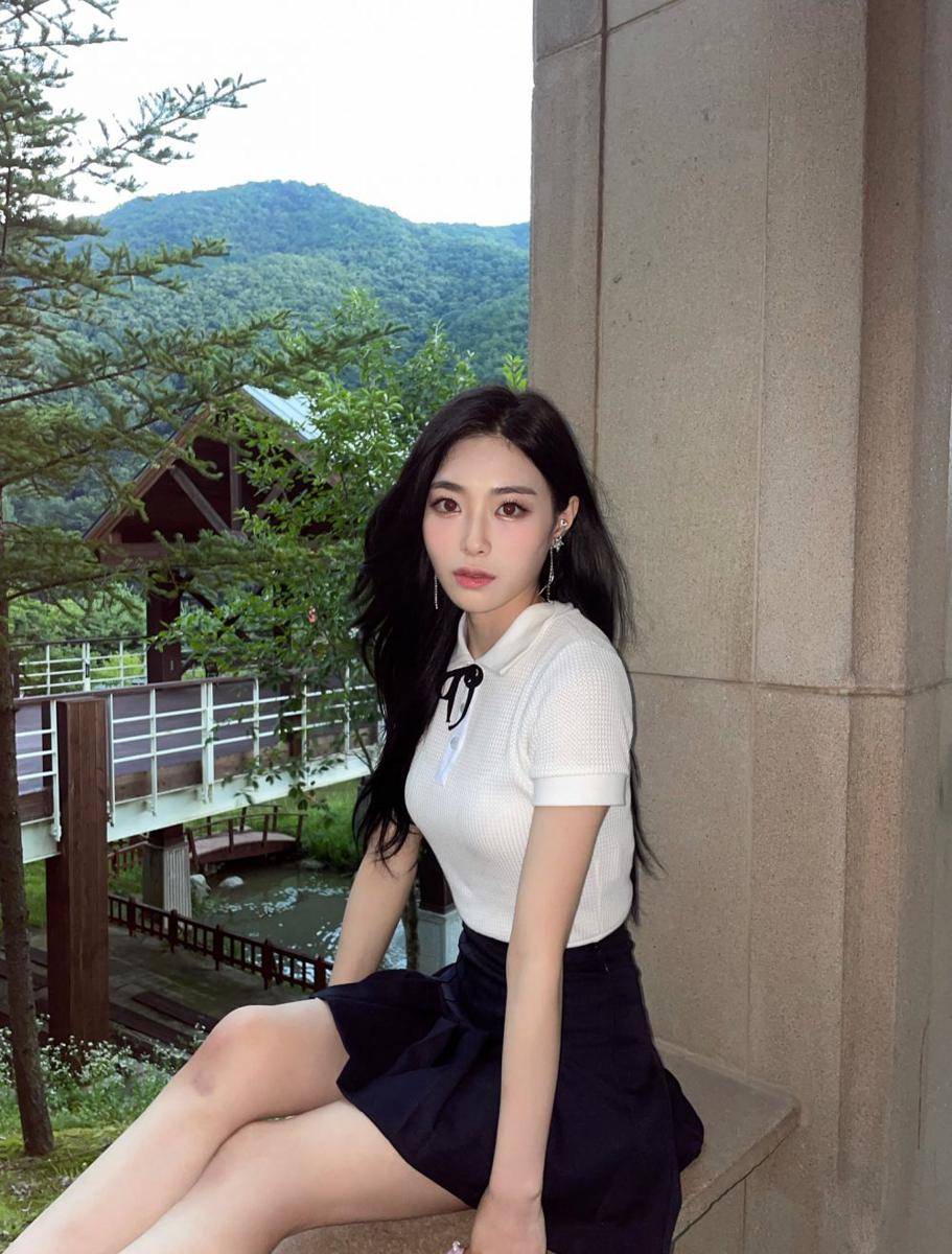 Lee Jin (twitter.com/HI_L_official)