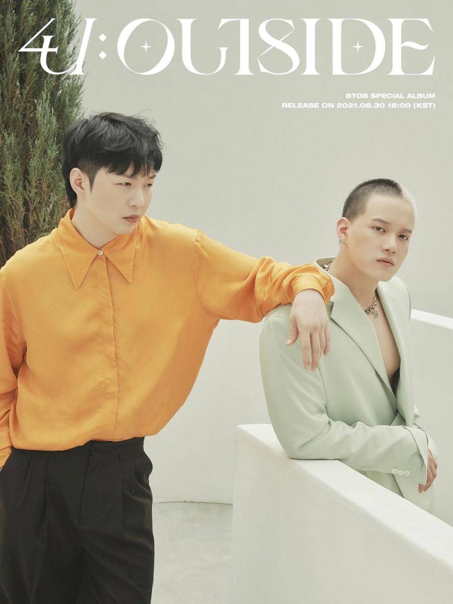 Changsub dan Peniel BTOB 4U di teaser special album 4U : OUTSIDE versi Awake. (twitter.com/OFFICIALBTOB)
