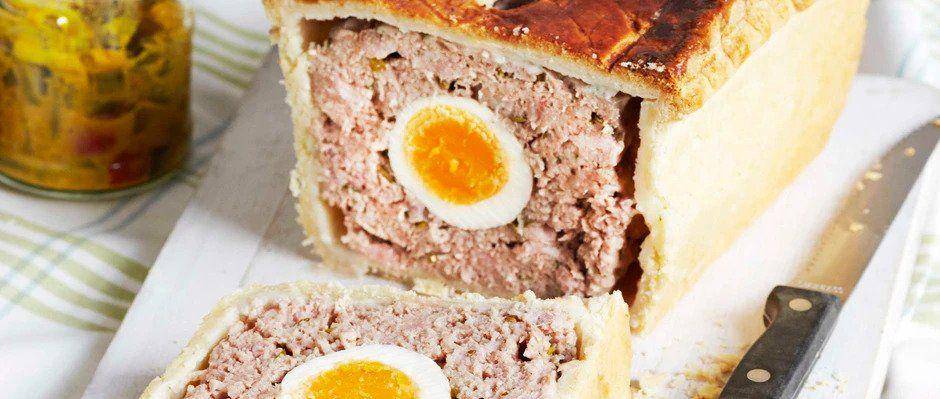 ilustrasi beef and egg picnic pie (olivemagazine.com)