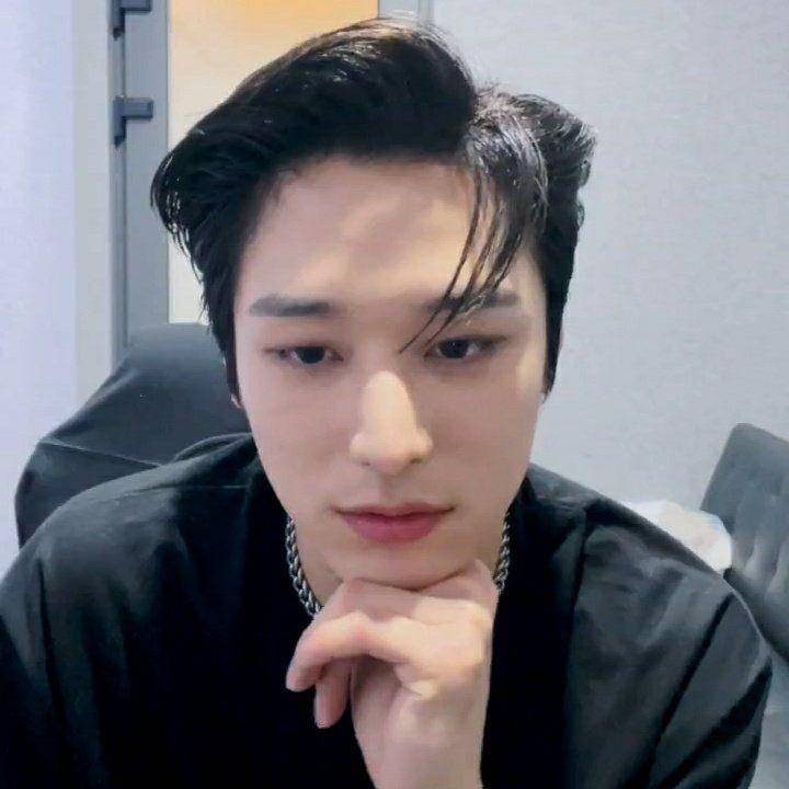 Juyeon THE BOYZ (twitter.com/yhoonieverse)