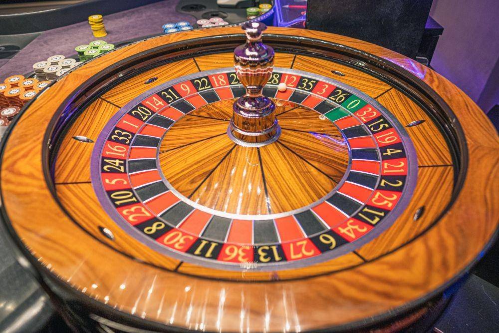 Roulette, permainan judi yang konon berasal dari Prancis. (unsplash.com/Free Walking Tour Salzburg)