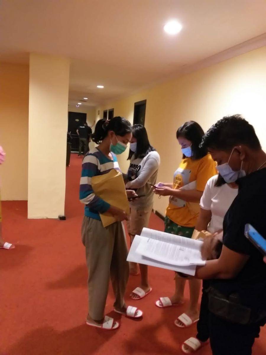 Pengawas ketenagakerjaan menindaklanjuti dugaan penempatan pekerja migran Indonesia (PMI) secara nonprosedural terhadap seorang calon PMI tak berdokumen di Kota Batam. (Dok. Kemnaker)