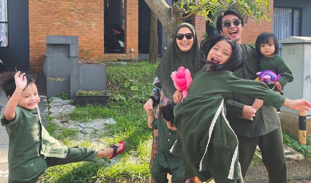 9 Raja Sinetron yang Dikaruniai Banyak Anak, Rumah Gak Pernah Sepi!