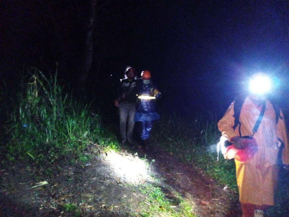 Basarnas Bali melakukan evakuasi kepada pendaki Gunung Agung (Dok.IDN Times/Basarnas Bali)