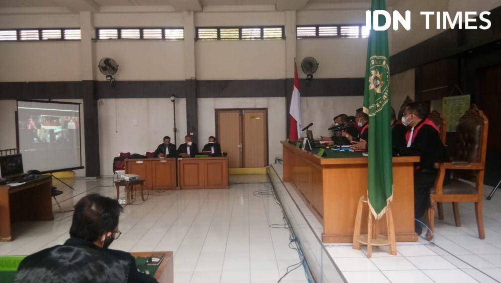 Sidang lanjutan jawaban atas eksepsi empat terdakwa korupsi Masjid Sriwijaya (IDN Times/Rangga Erfizal)