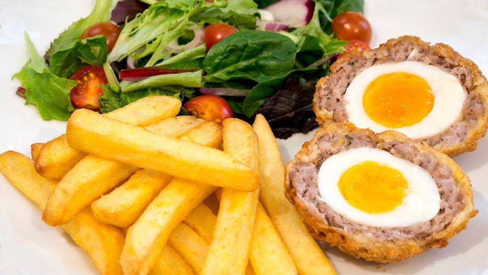 ilustrasi scotch egg with fries (youtube.com/John Kirkwood)