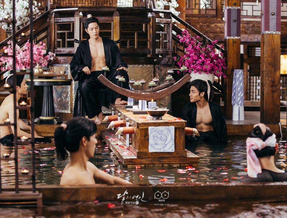 adegan para pangeran bersantai dalam drama Moon Lovers: Scarlet Heart Ryeo di Ondal Tourist Park (program.sbs.co.kr)
