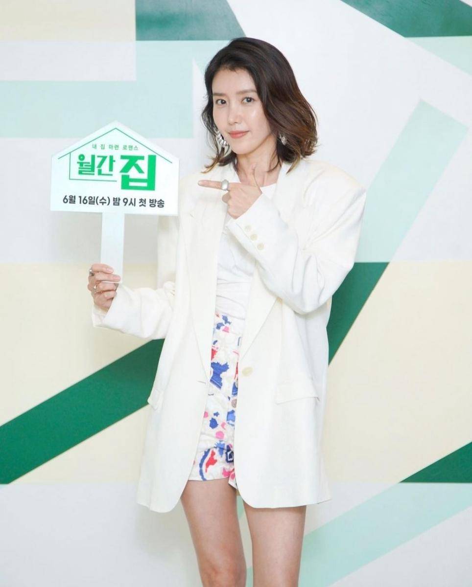 Chae Jung Ahn (instagram.com/chae_jungan)
