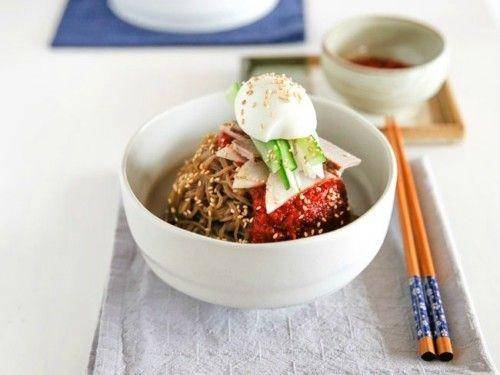 Hoe naengmyeon (mykoreankitchen.com)