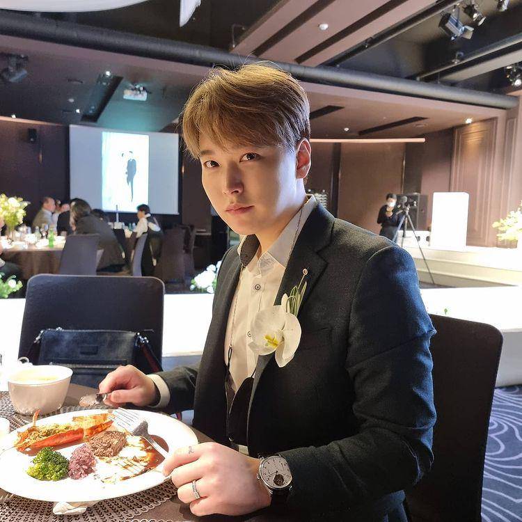 potret Sungmin Suju (www.instagram.com/_liustudio_)