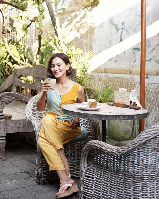 10 Selebriti yang Memutuskan Bercerai saat Usia Tak Lagi Muda