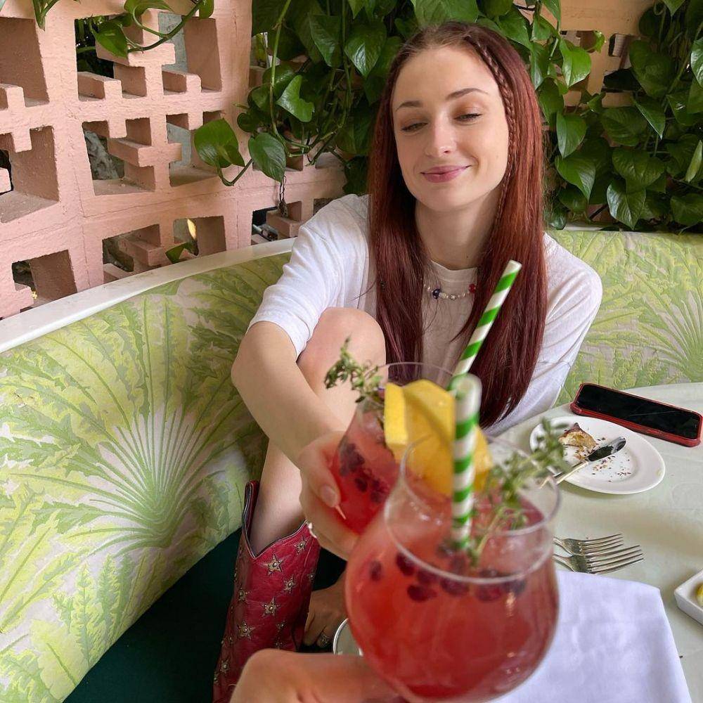 Sophie Turner (instagram.com/joejonas)