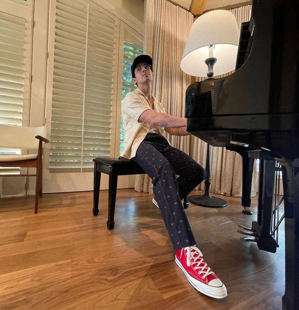 Joe Jonas (instagram.com/joejonas)