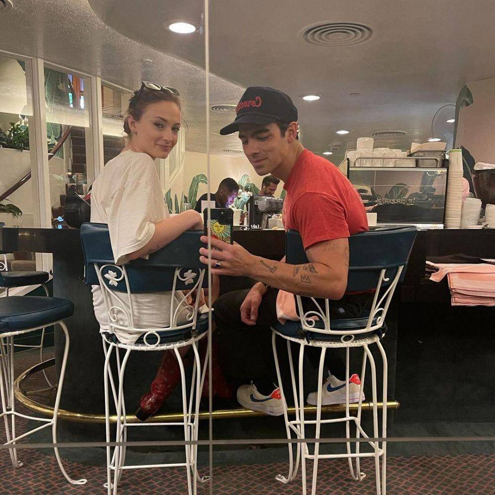 Joe Jonas dan Shopie Turner (instagram.com/joejonas)