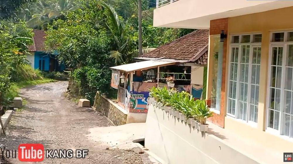warung mi ayam Lesti (YouTube.com/ KANG BF)