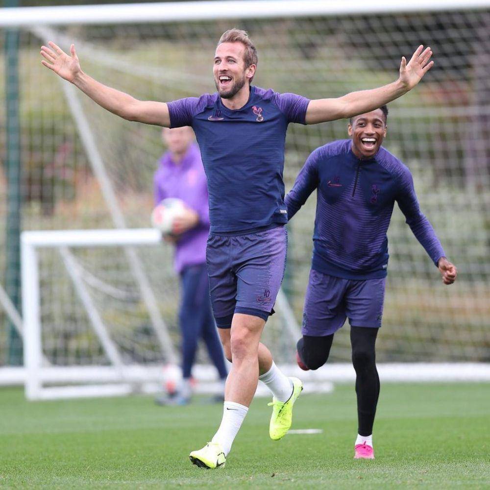 Harry Kane sedang melakukan latihan rutin bersama timnas Inggris (instagram.com/harrykane)