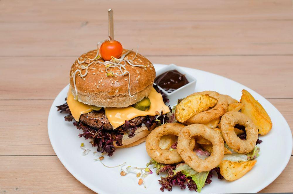 5 Kreasi Lezat untuk Menikmati Onion Ring dengan Cara Berbeda