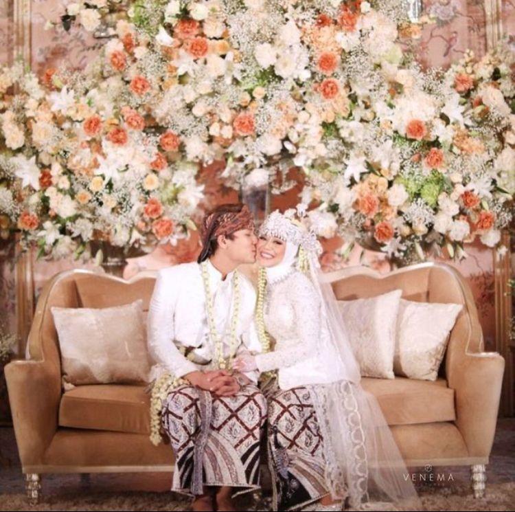 Fantastis, 10 Seleb Ini Mendapat Mahar Mata Uang Asing