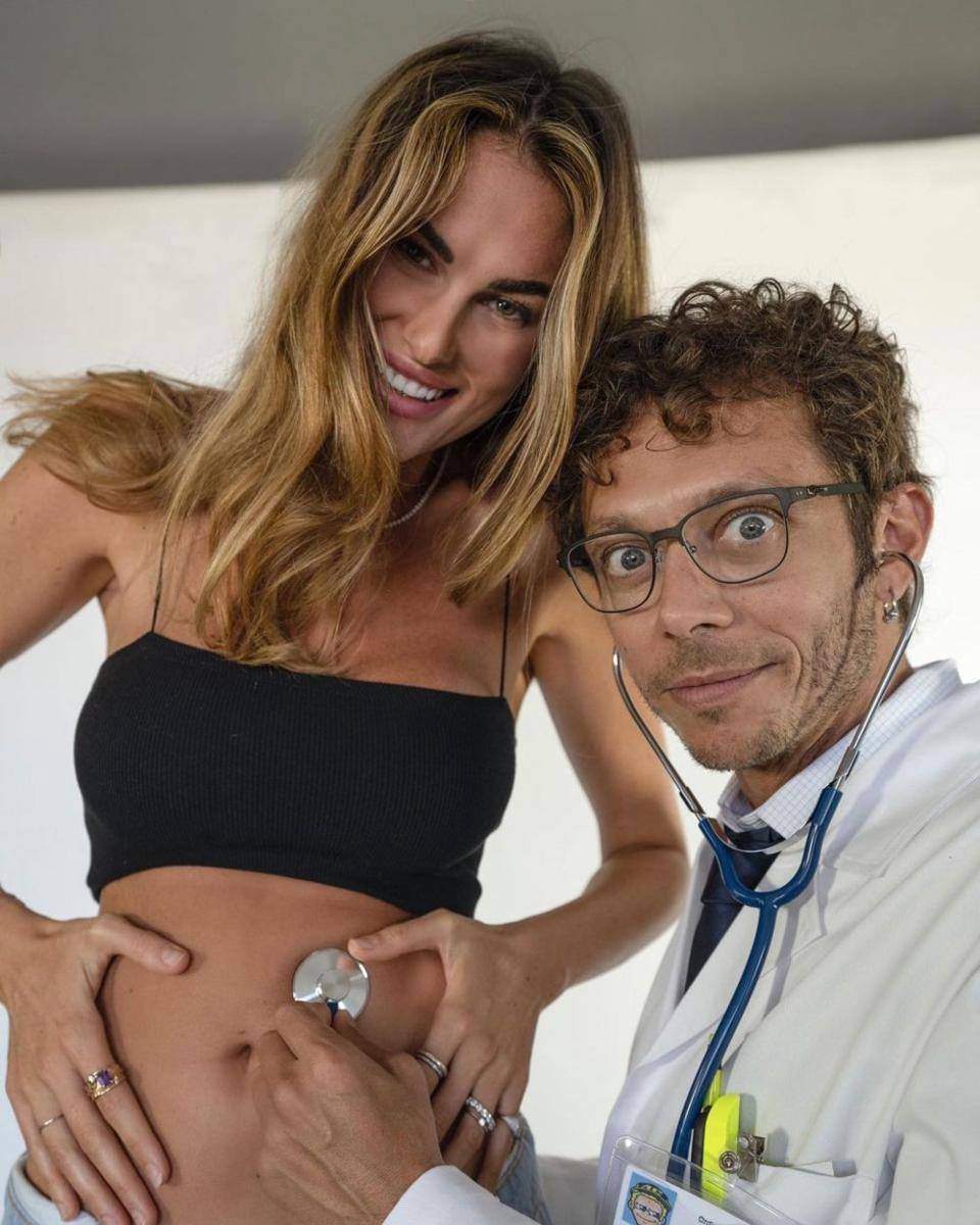 Penampilan pacar Valentino Rossi (instagram.com/francescasofianovello)