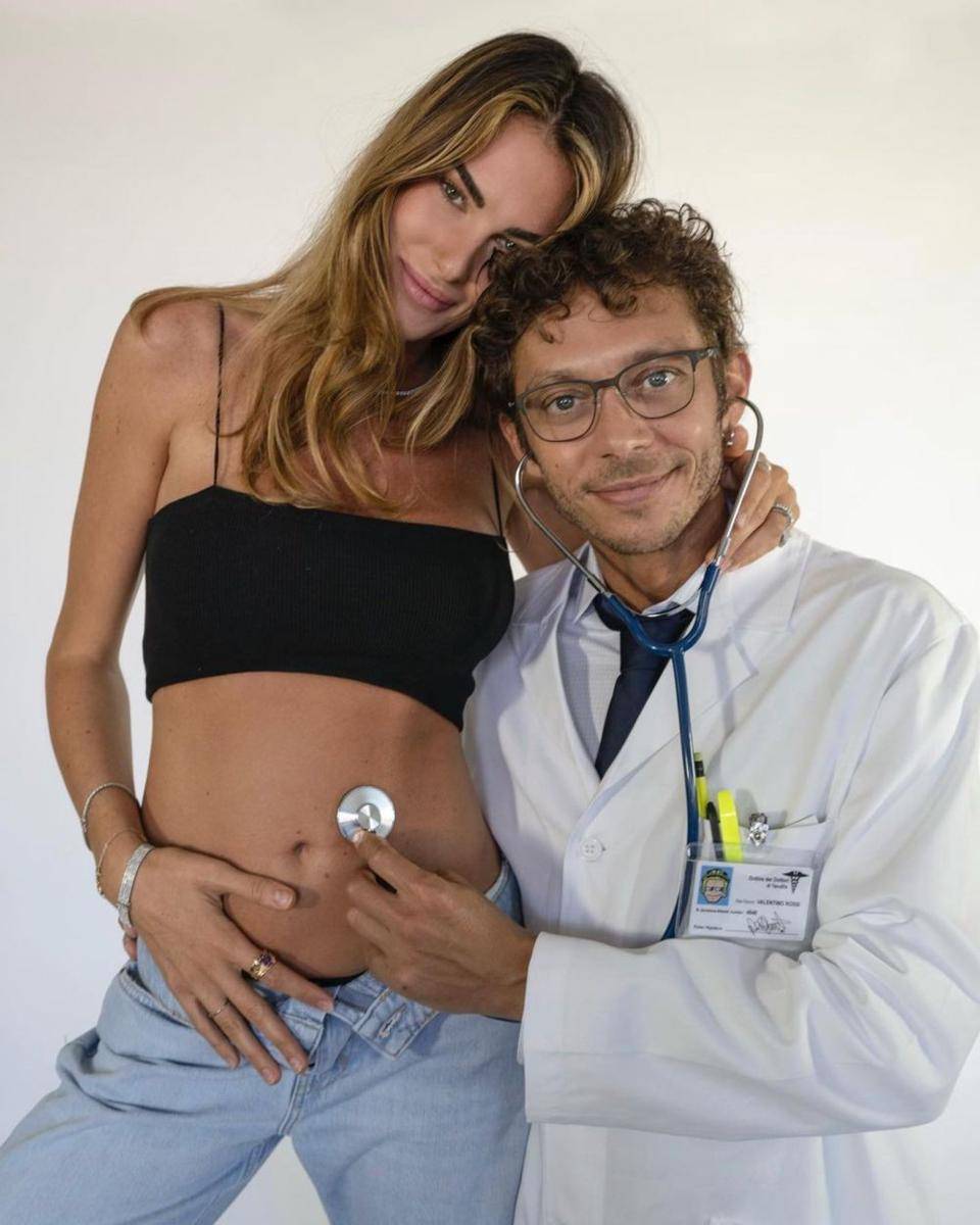 Penampilan pacar Valentino Rossi (instagram.com/francescasofianovello)