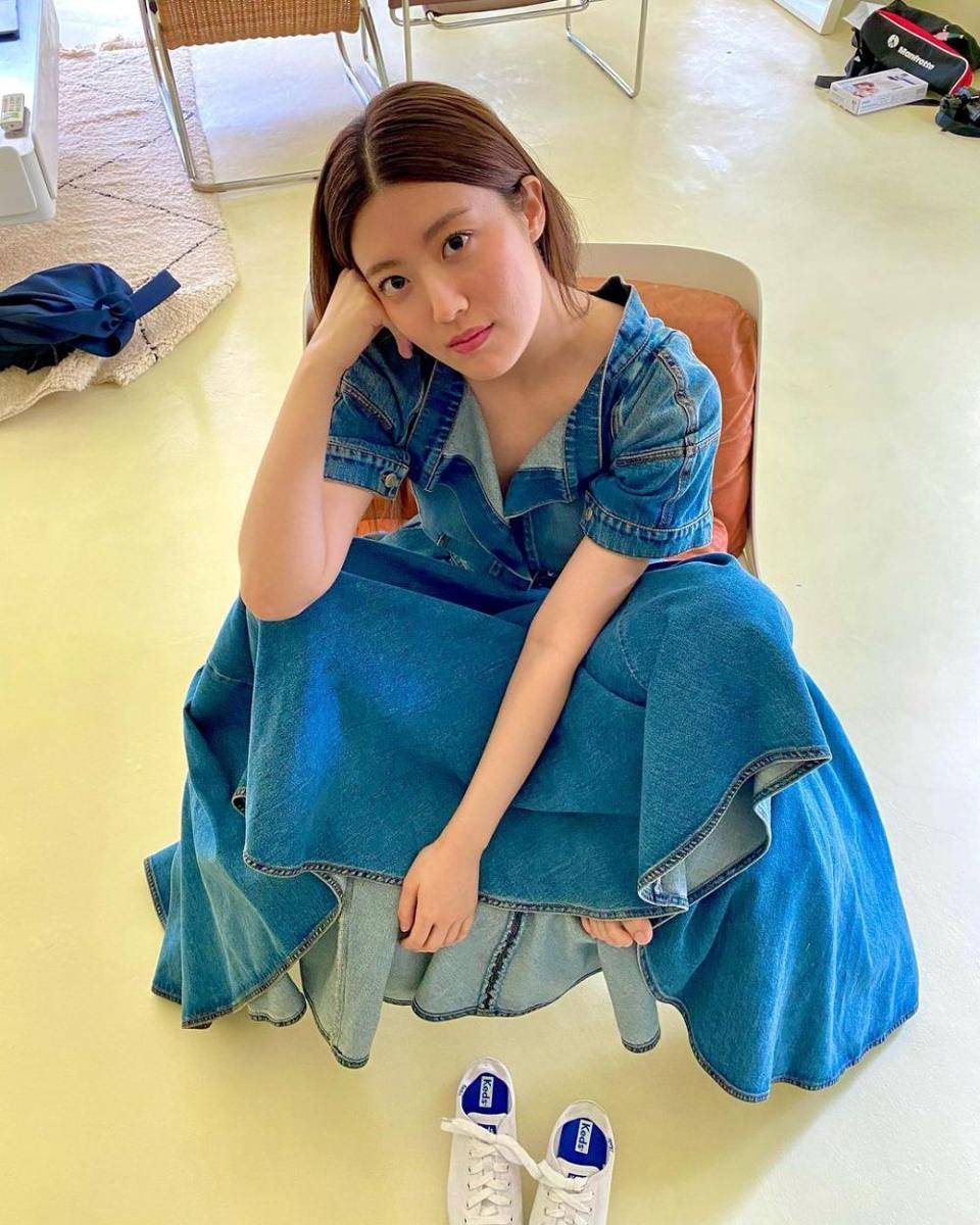 ootd sneakers Nam Ji Hyun (instagram.com/hyuniiiiiii_95917)