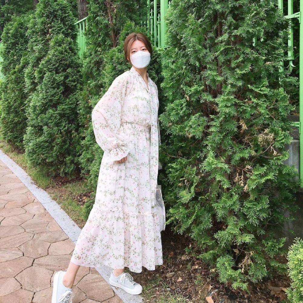 ootd sneakers Nam Ji Hyun (instagram.com/hyuniiiiiii_95917)