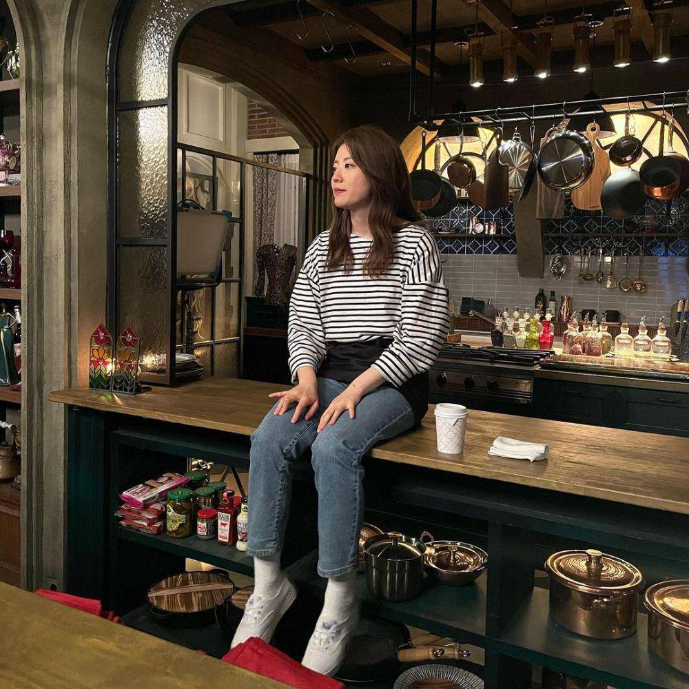 ootd sneakers Nam Ji Hyun (instagram.com/hyuniiiiiii_95917)