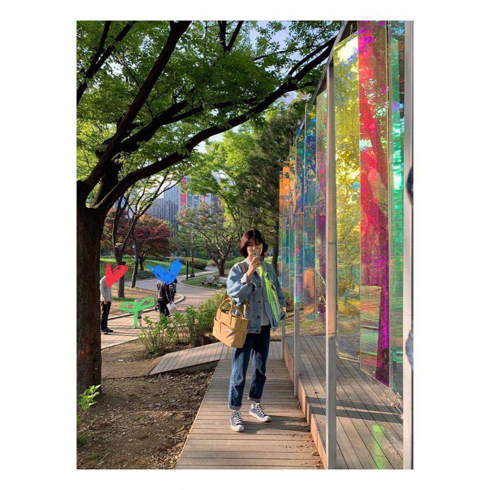 ootd sneakers Nam Ji Hyun (instagram.com/hyuniiiiiii_95917)