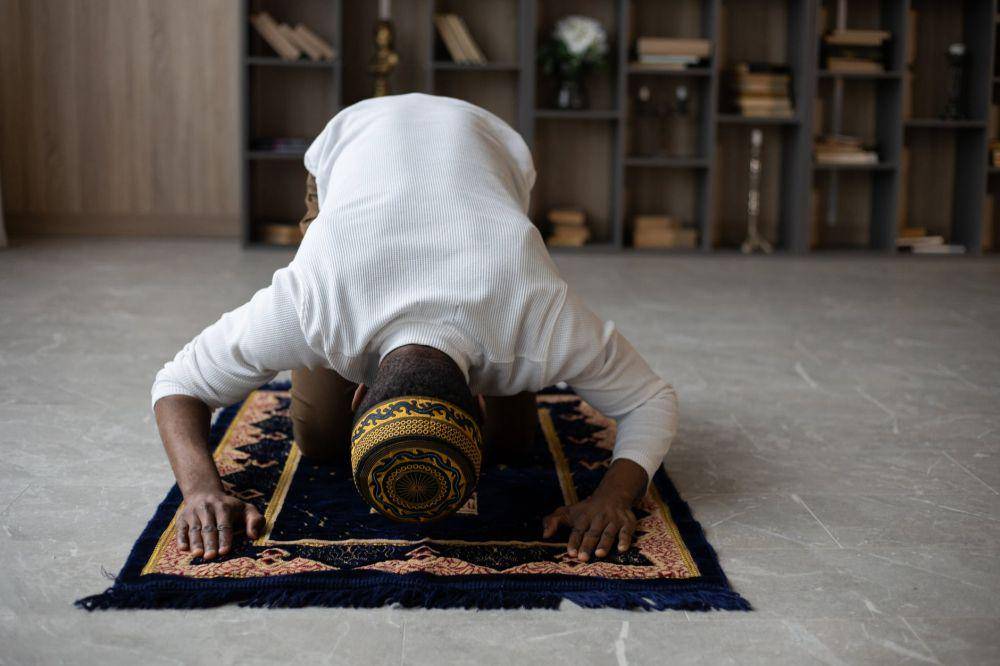 ilustrasi sholat isya (pexels.com/Monstera)