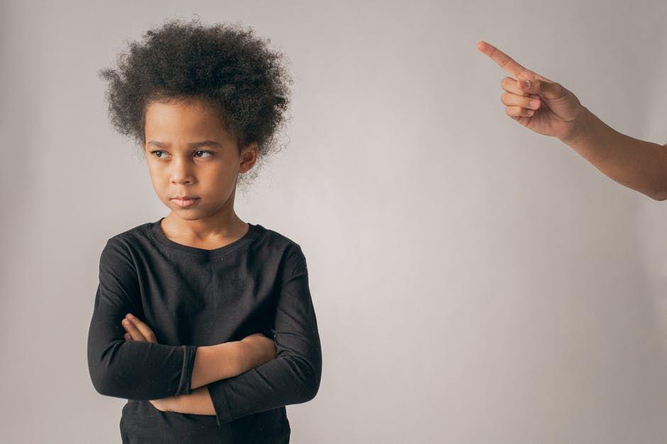 5 Risiko jika Membesarkan Anak dengan Terlalu Banyak Larangan