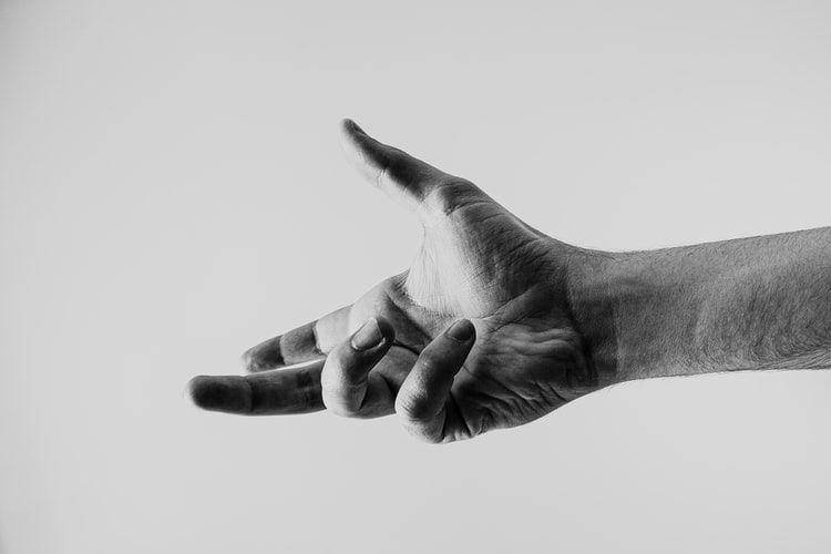 ilustrasi tangan (unsplash.com/Ave Calvar)