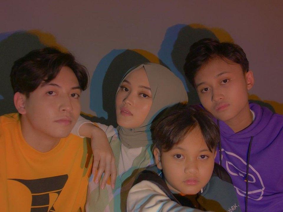 Calon Ipar, 10 Potret Akrab Jeffry Reksa dan pada Saudara Putri Delina