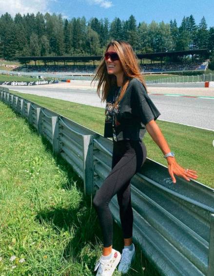 Penampilan pacar Valentino Rossi (instagram.com/francescasofianovello)