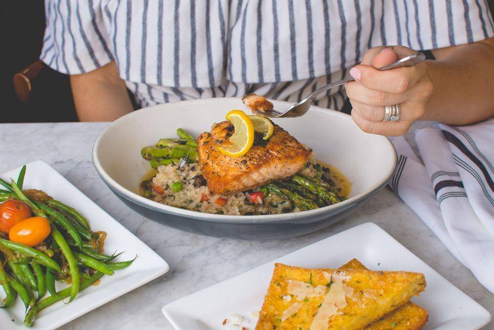 ilustrasi pola makan dalam diet pescatarian (unsplash.com/Travis Yewell)