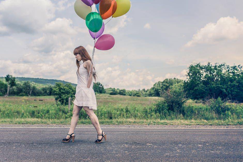 Ilustrasi berjalan sendirian (pexels.com/gratisography)
