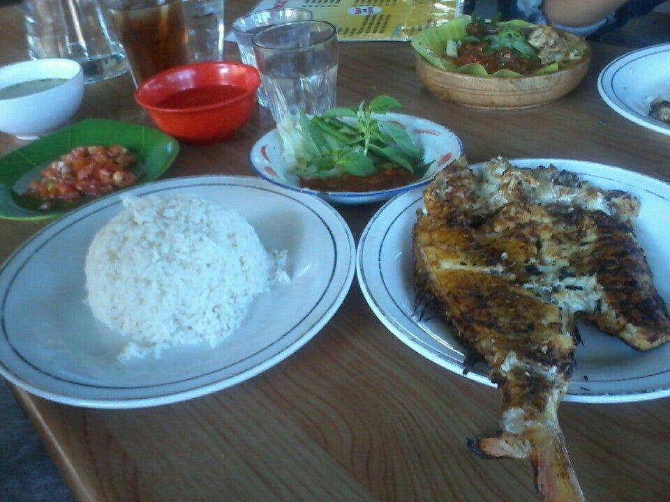 RM Serba Nikmat. Foursquare/Agung W