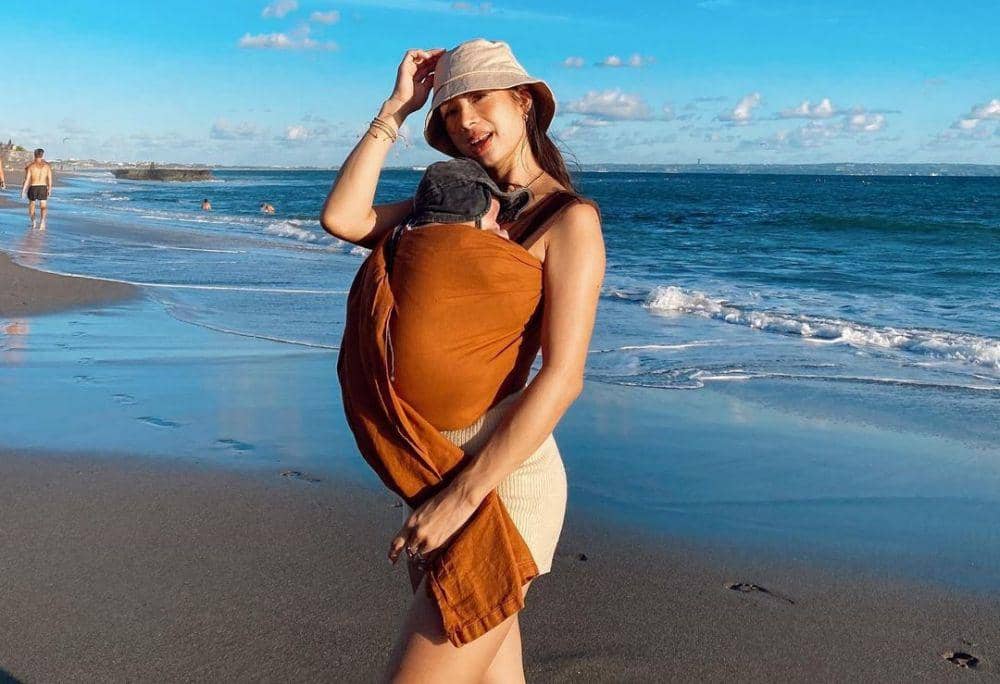 Hot Mama, 10 Potret Modis Jennifer Bachdim ketika Momong Baby Kiyoji