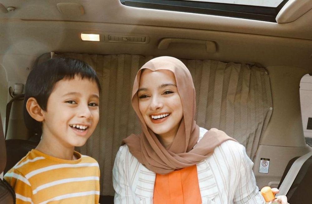 9 Potret Manis Zayn, Putra Pertama Selebgram Ghina Alwi