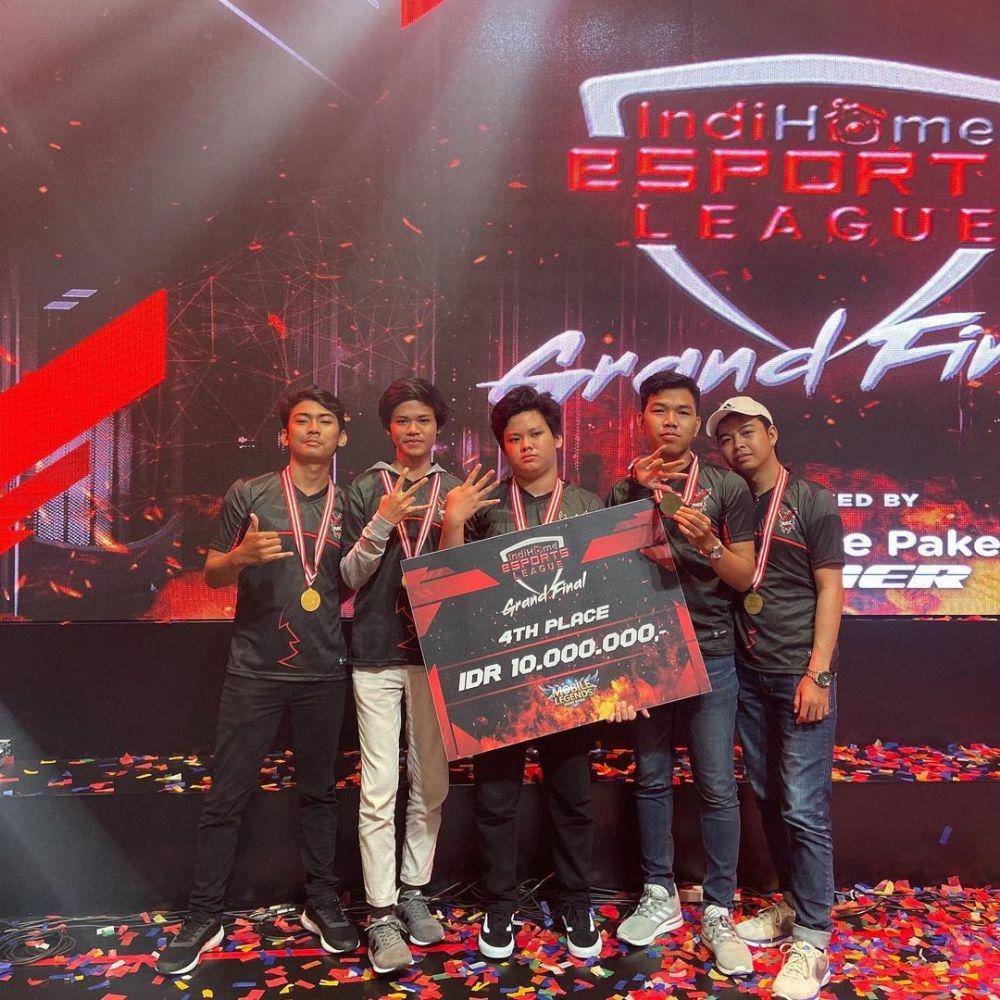 Albert bersama ROC Esports (instagram.com/rrq_alberttt)