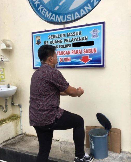 tulisan cuci tangan kocak (twitter.com/musyahadahumam)