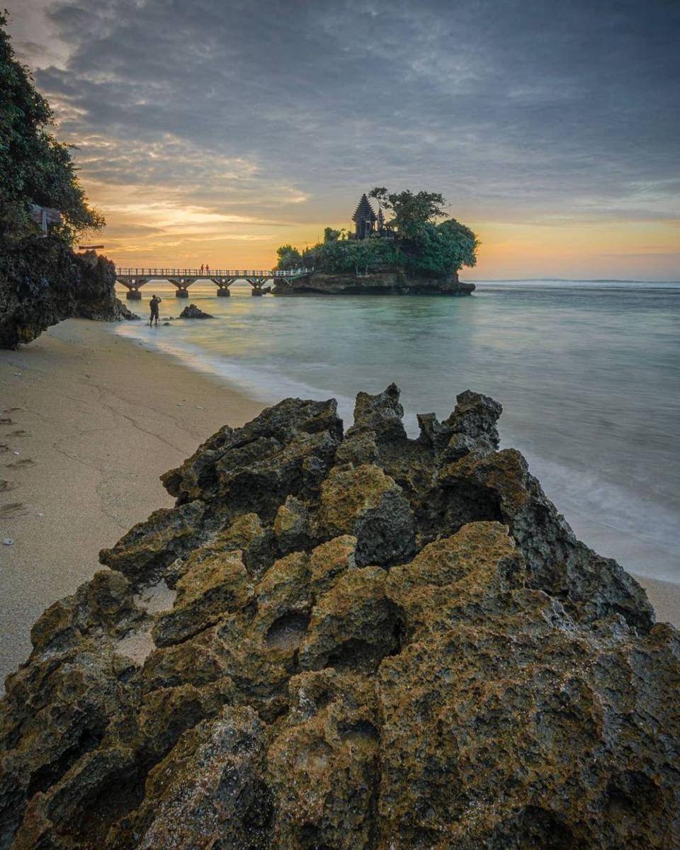 Pantai Balekambang (instagram.com/andre_d.j)