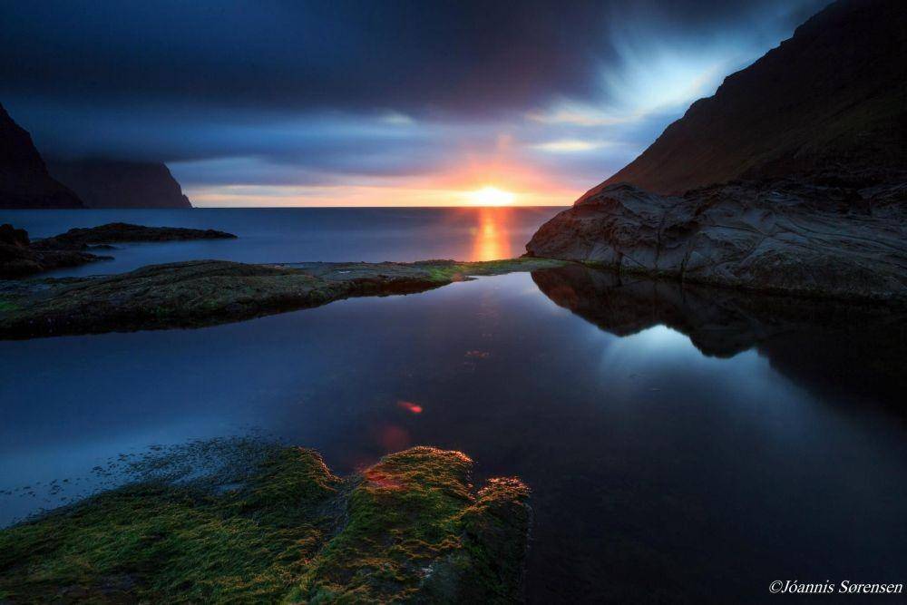ilustrasi midnight sun di kepulauan Faroe (id.pinterest.com)