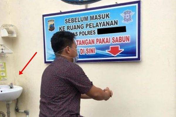tulisan cuci tangan kocak (twitter.com/musyahadahumam)